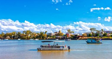 Experience the city from the water with a sunset cruise, wildlife cruise or night lights cruise! - Empire Rockhampton